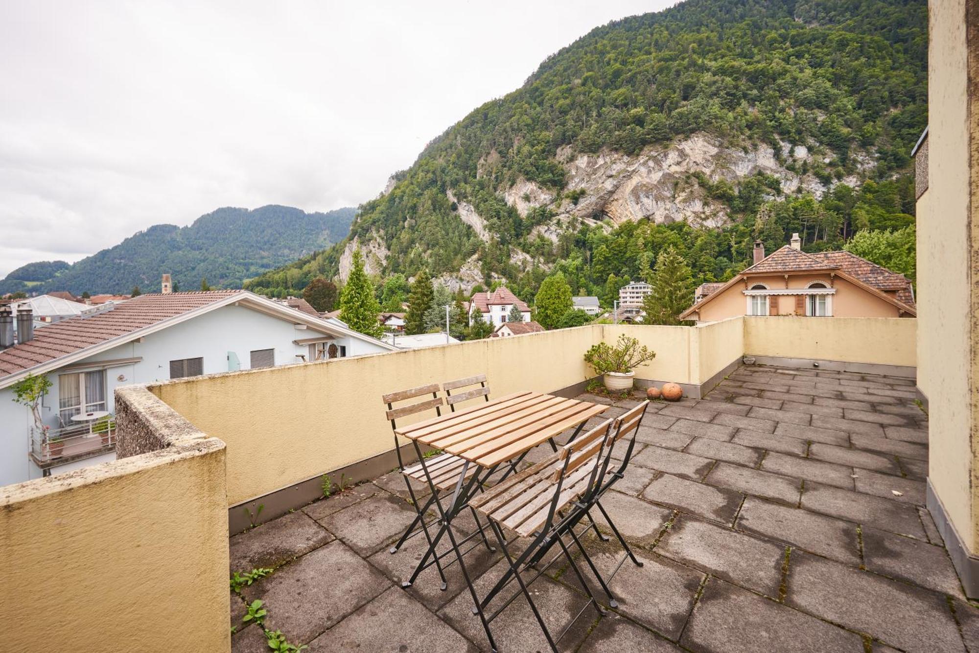 Stay Switzerland Apartments อินเทอร์ลาเคน ภายนอก รูปภาพ